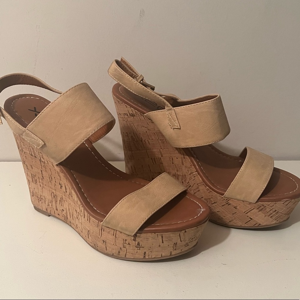 Tan Wedges! - Picture 2 of 4
